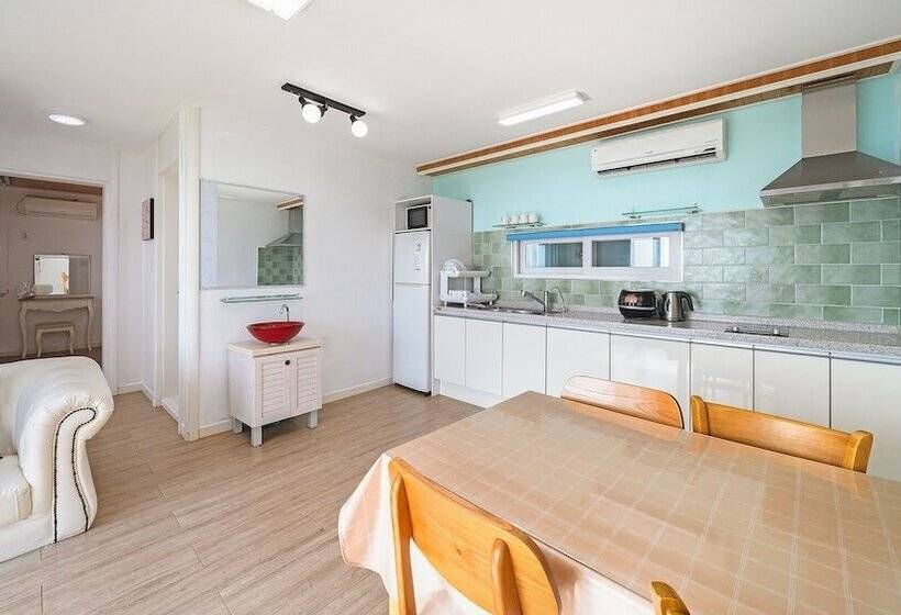 Namhae Montmartre Pension