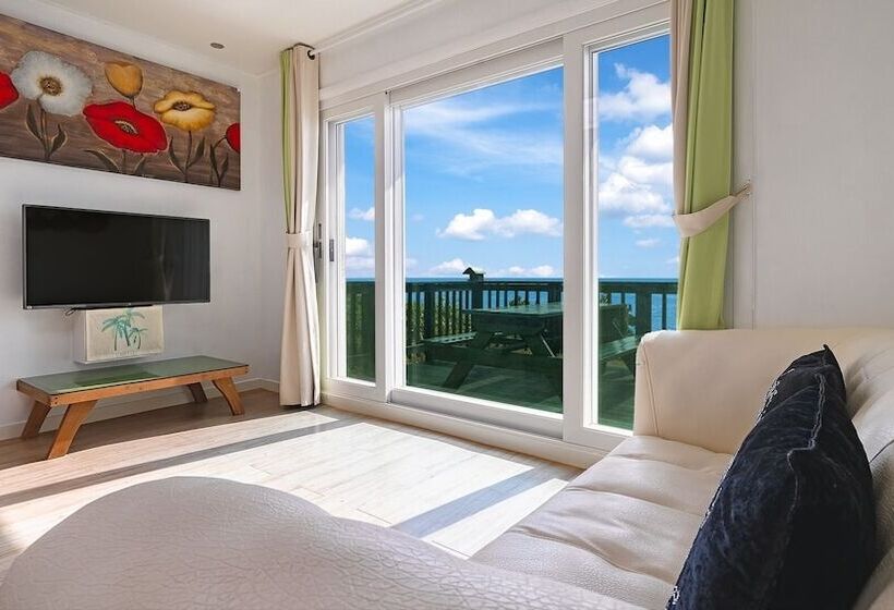 Namhae Montmartre Pension