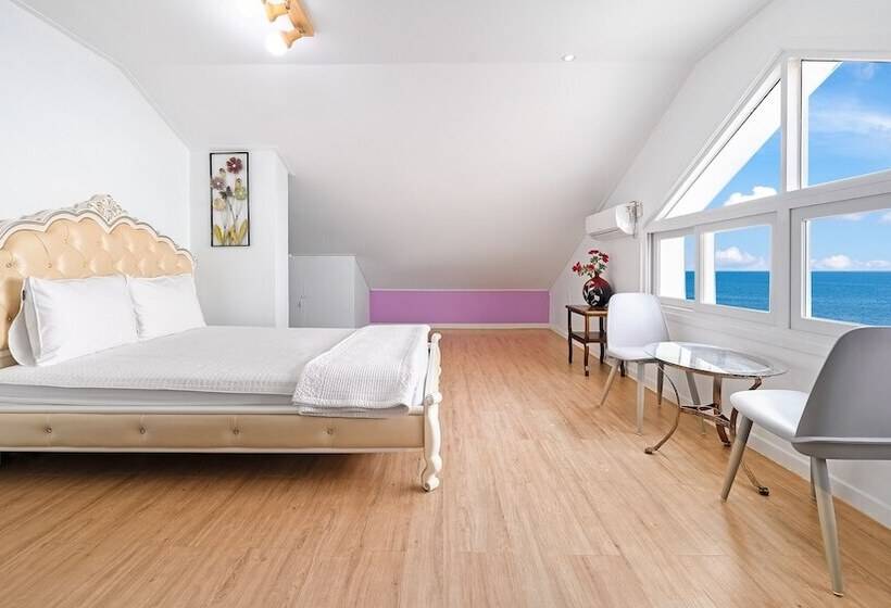 Namhae Montmartre Pension