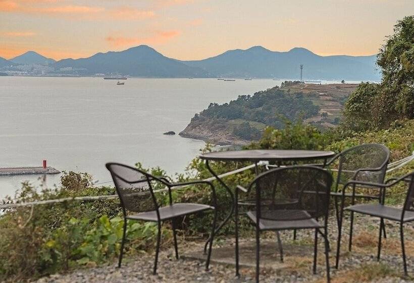 Namhae Montmartre Pension