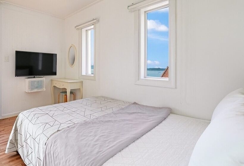 Namhae Montmartre Pension