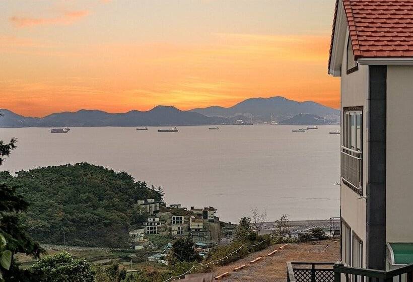 Namhae Montmartre Pension