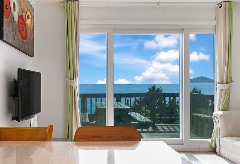 Namhae Montmartre Pension