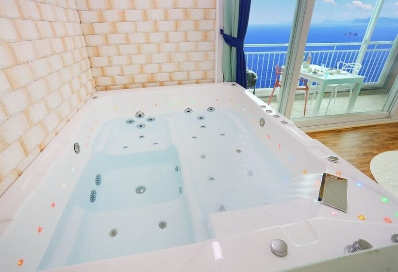 Namhae Montmartre Pension