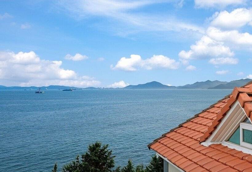 Namhae Montmartre Pension