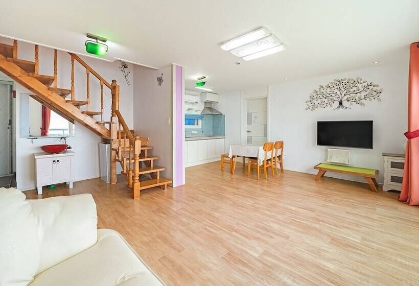 Namhae Montmartre Pension