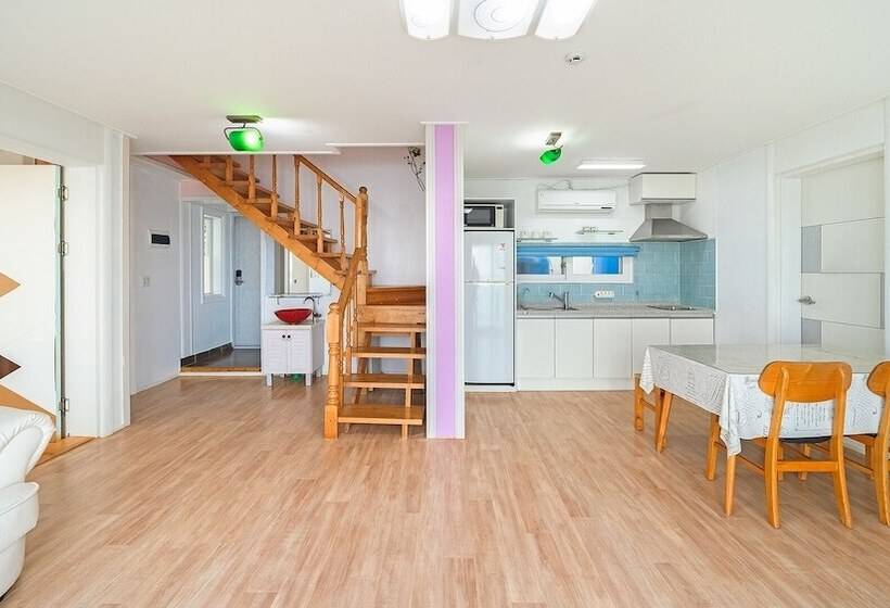 Namhae Montmartre Pension