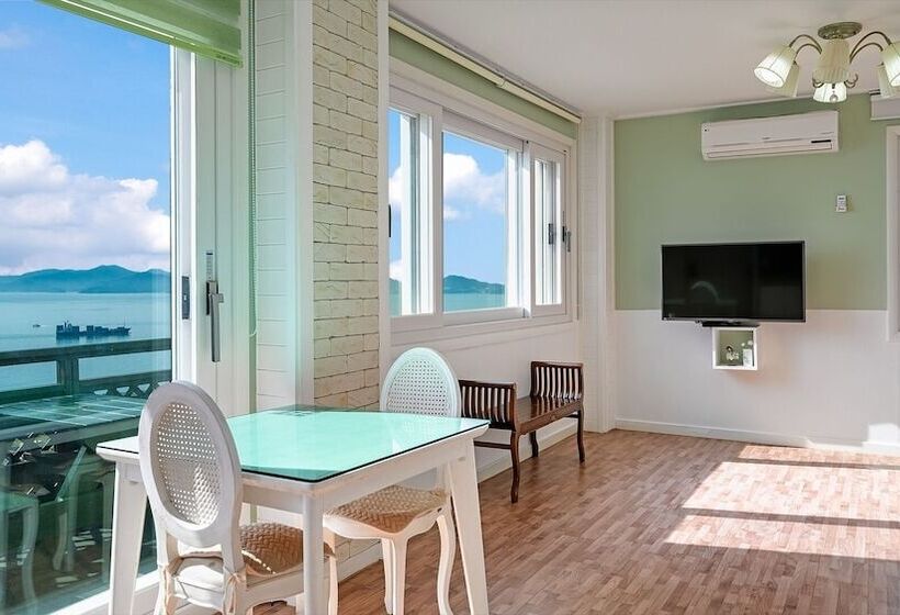 Namhae Montmartre Pension