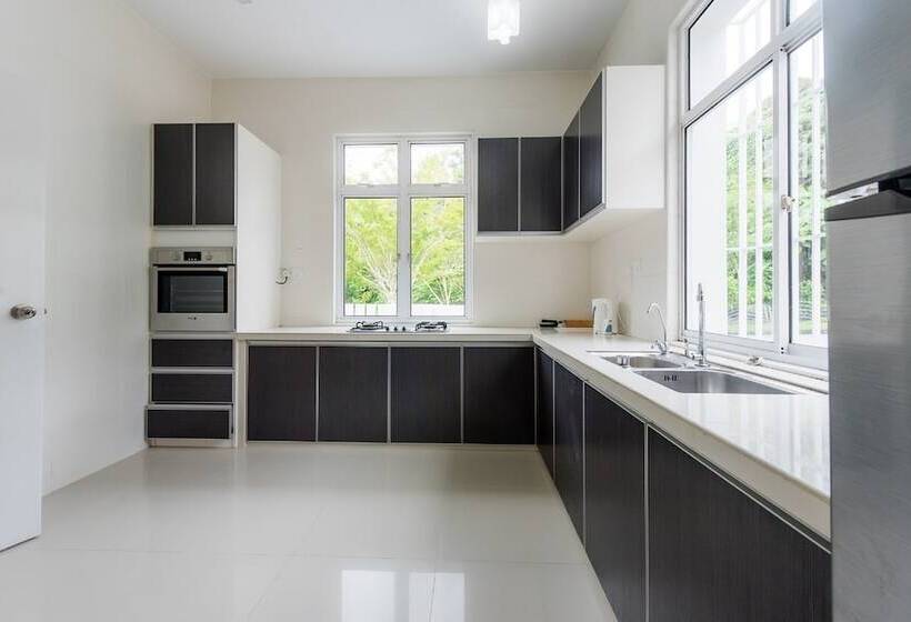 New Corner Shamrock Beach Villas Seaview