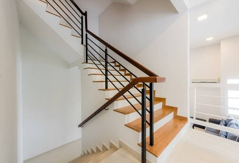 New Corner Shamrock Beach Villas Seaview