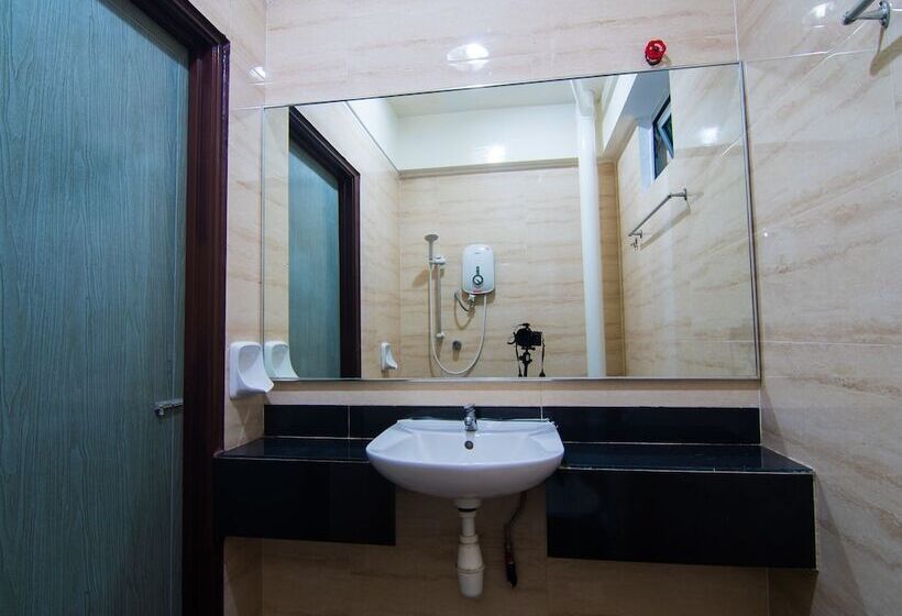 OYO 528 Sea Princess Hotel