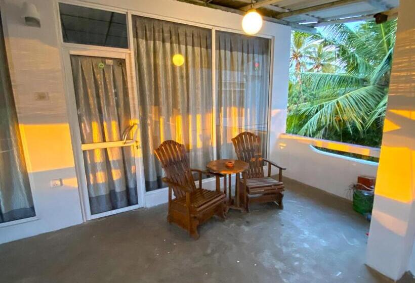 Пансион Asanka Surf House & Resturant