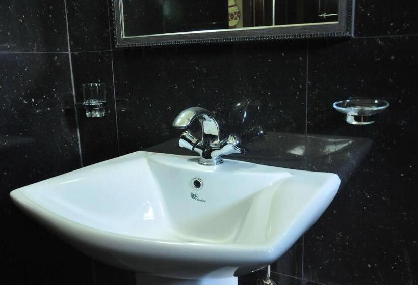 بنسيون Asantha Guest House