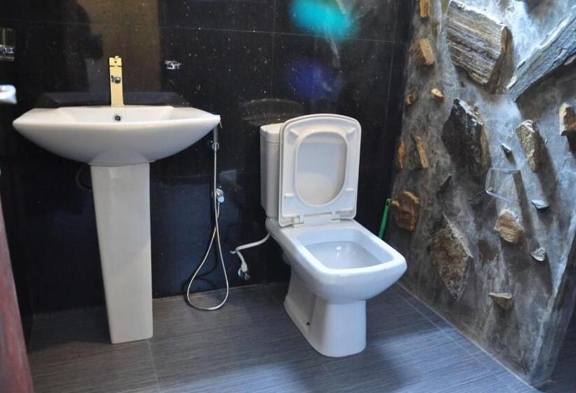 بنسيون Asantha Guest House