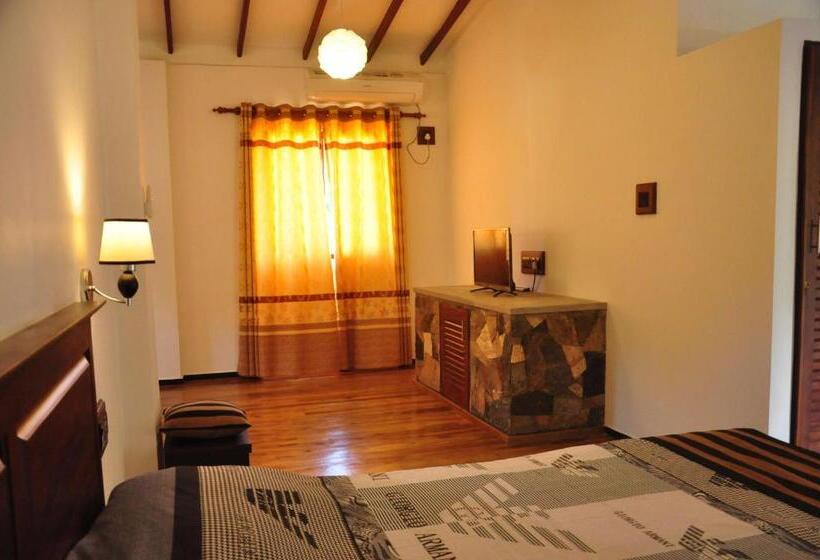 بنسيون Asantha Guest House