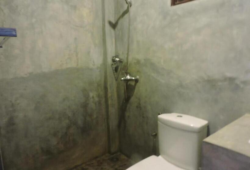 بنسيون Asantha Guest House