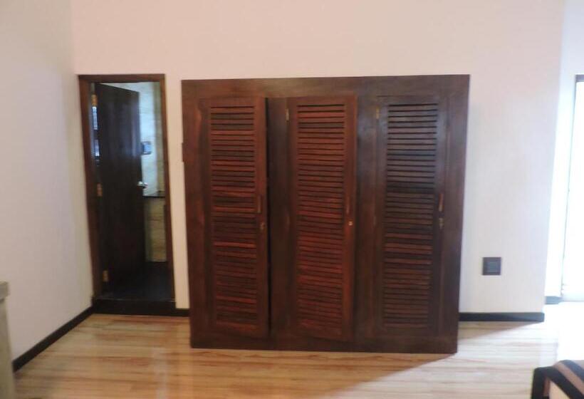 بنسيون Asantha Guest House