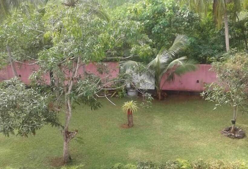 Пансион Cinnamon Lake Inn