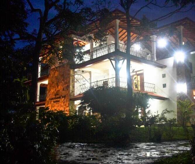 Пансион Cinnamon Lake Inn