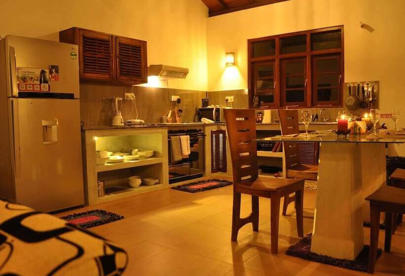 بنسيون Helis Place