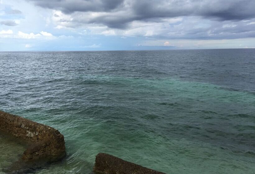 پانسیون Maxvir Inn Beach Resort