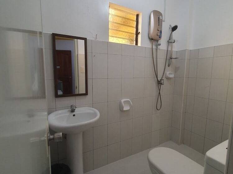 پانسیون Moalboal Tropics