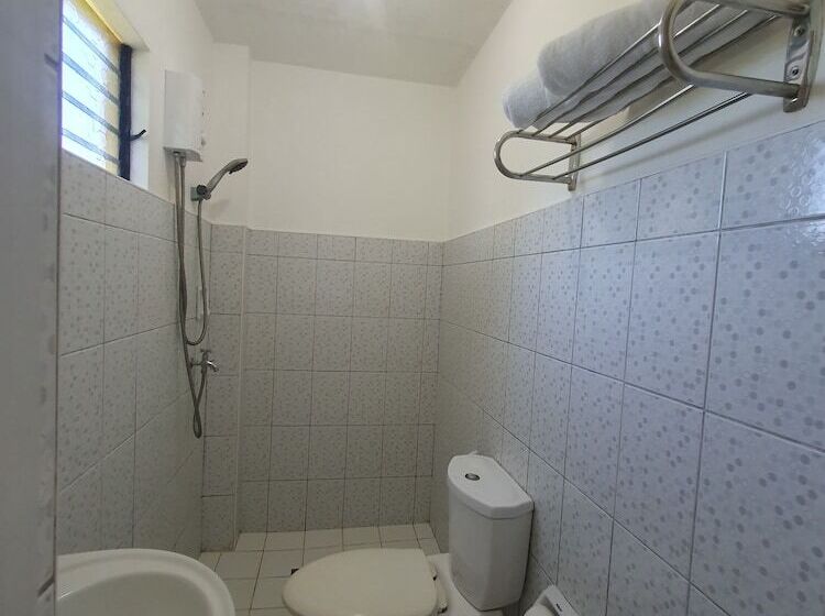 پانسیون Moalboal Tropics