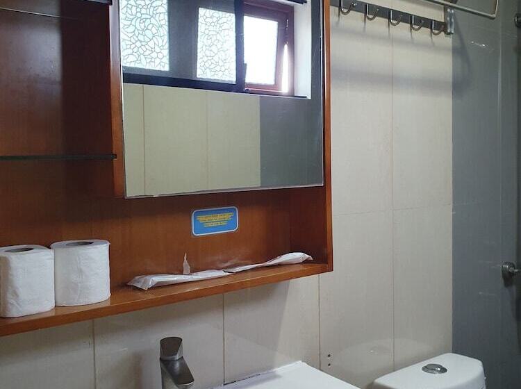 پانسیون Moalboal Tropics