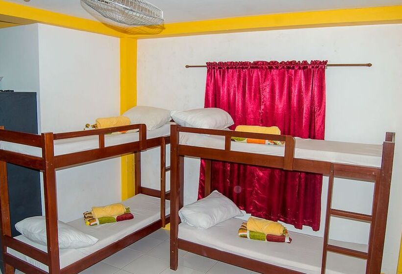 پانسیون Moalboal Tropics