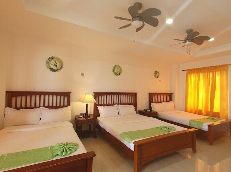 پانسیون Moalboal Tropics