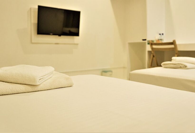 پانسیون Nala Island Village