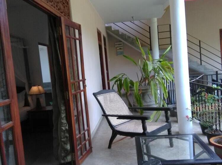 بنسيون Srimalis Residence