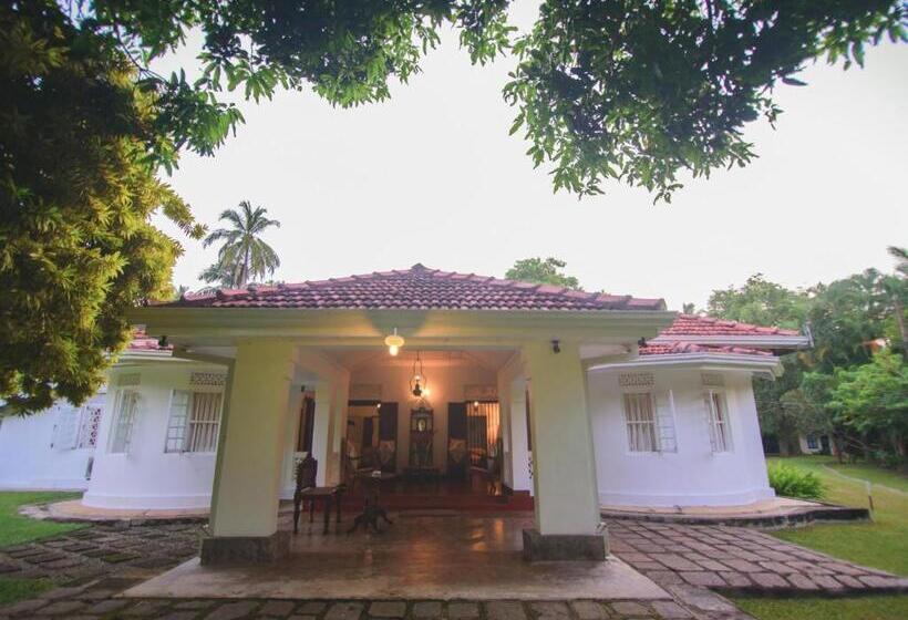 بنسيون Thalpe Walawwa Heritage Villa