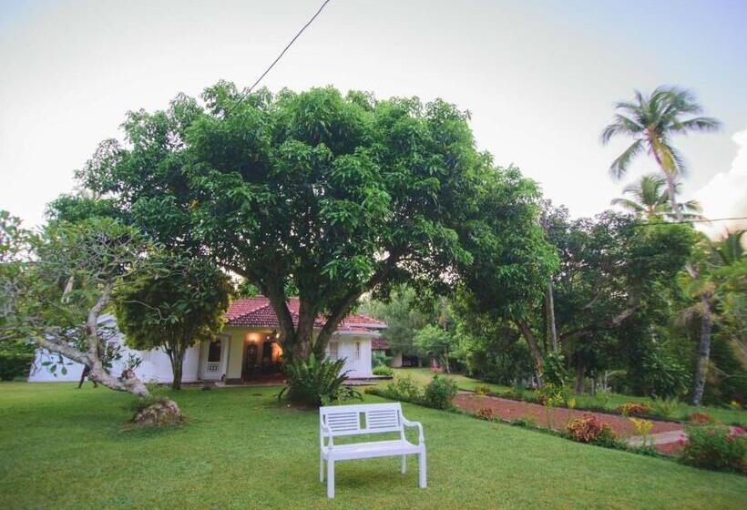 بنسيون Thalpe Walawwa Heritage Villa