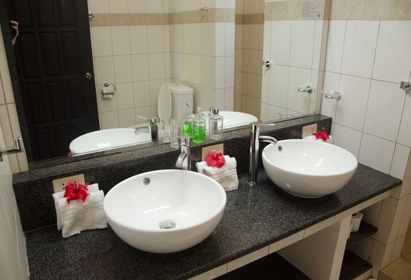 Dolphin House Resort Moalboal