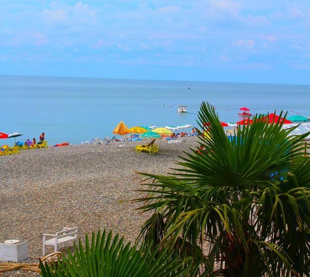 استراحتگاه Lazuri