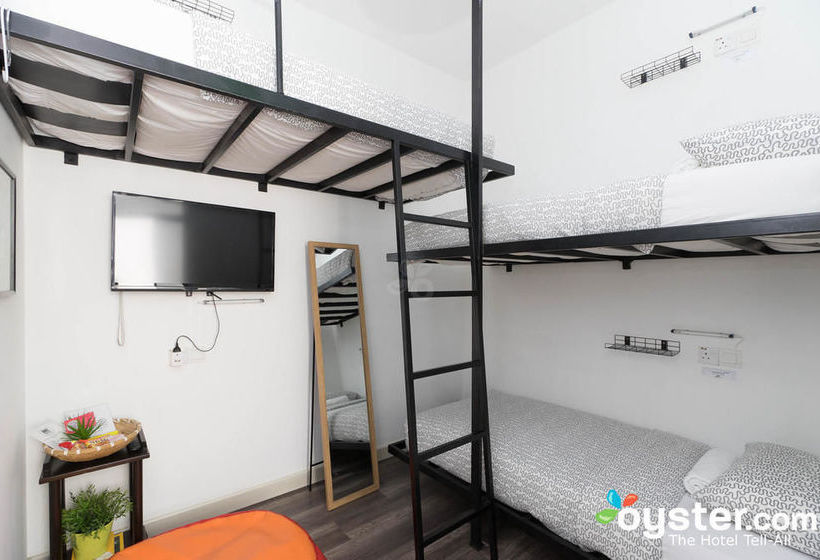 Roomies Boutique Bed & Breakfast  Hostel