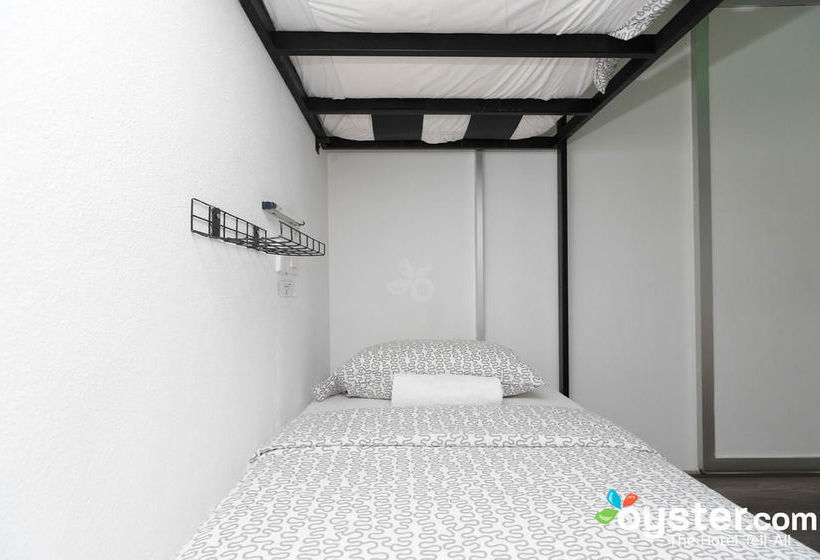 Roomies Boutique Bed & Breakfast  Hostel