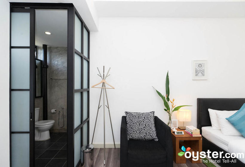 Roomies Boutique Bed & Breakfast  Hostel