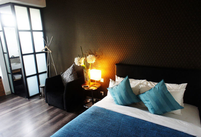 Roomies Boutique Bed & Breakfast  Hostel