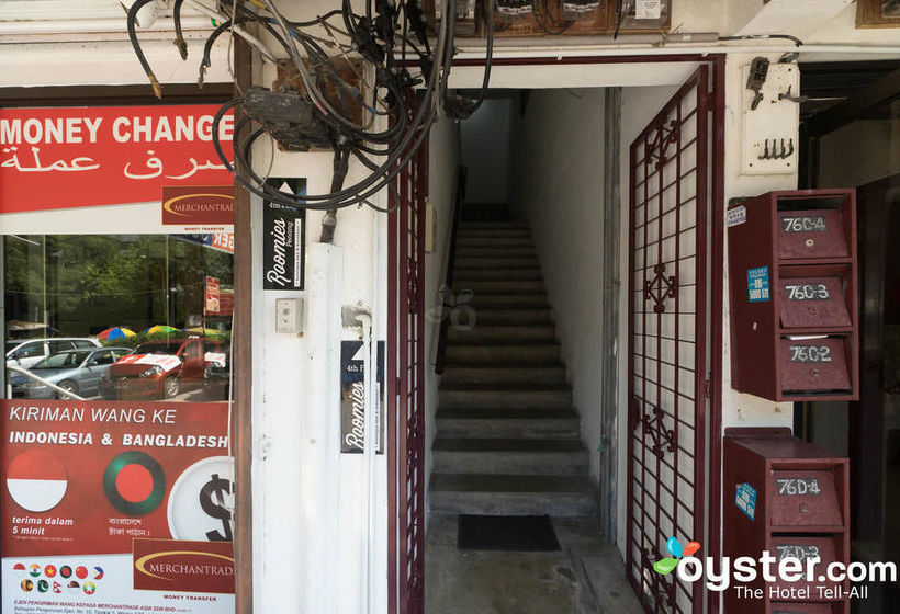 Roomies Boutique Bed & Breakfast  Hostel