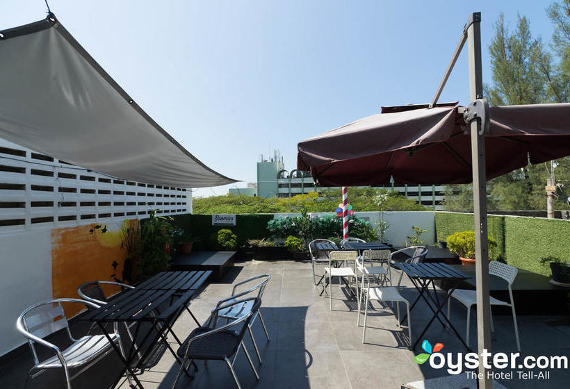 Roomies Boutique Bed & Breakfast  Hostel