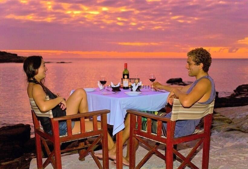 Barefoot Manta Island Resort