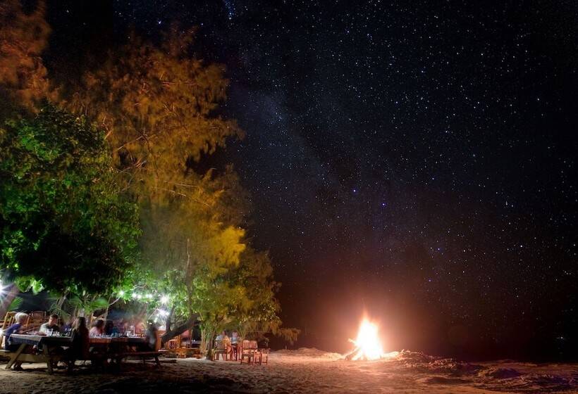 Barefoot Manta Island Resort