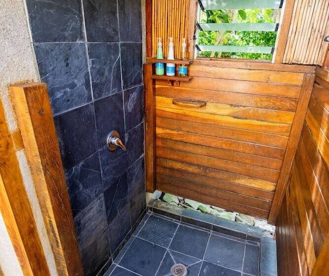 Barefoot Manta Island Resort