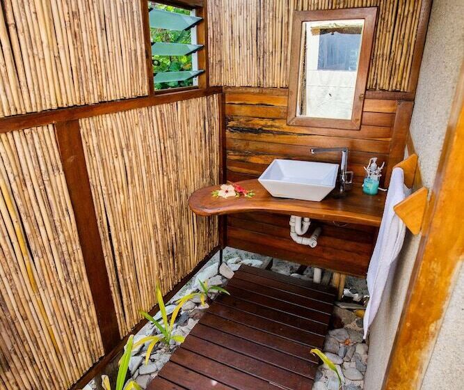 Barefoot Manta Island Resort