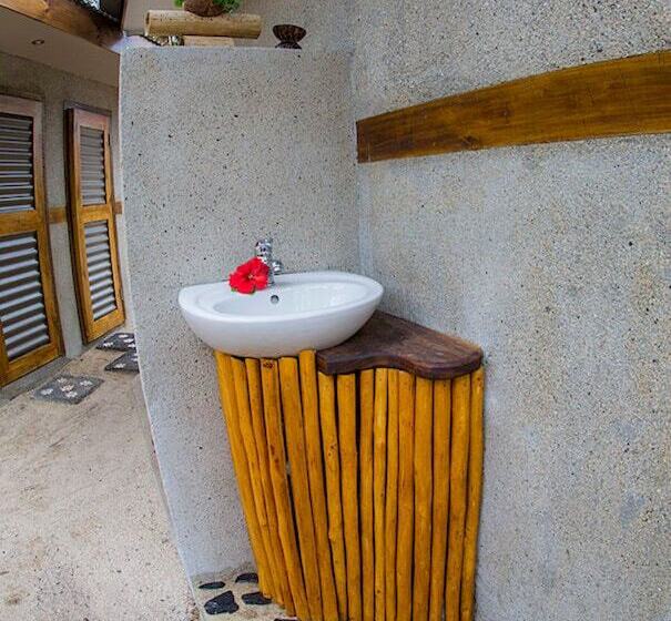 Barefoot Manta Island Resort