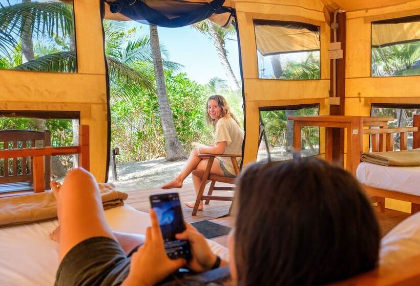 Barefoot Manta Island Resort