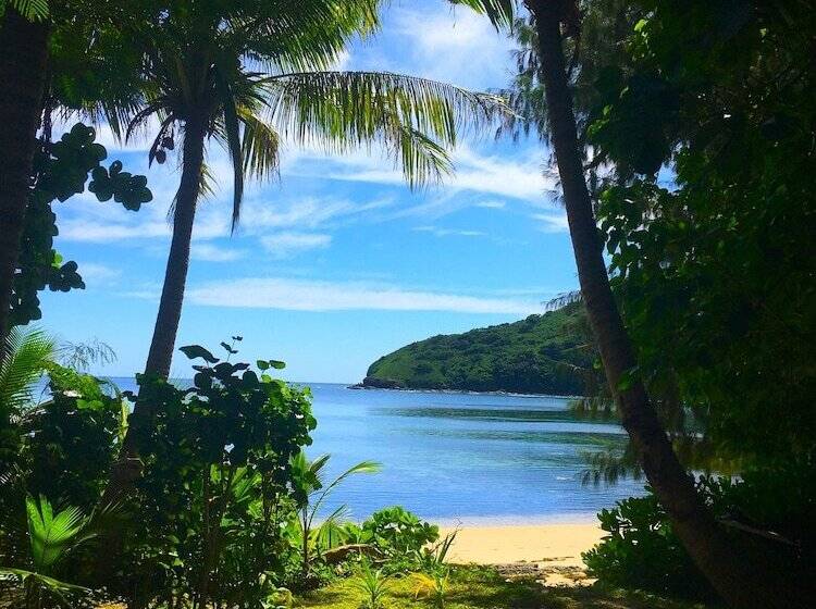 Barefoot Manta Island Resort