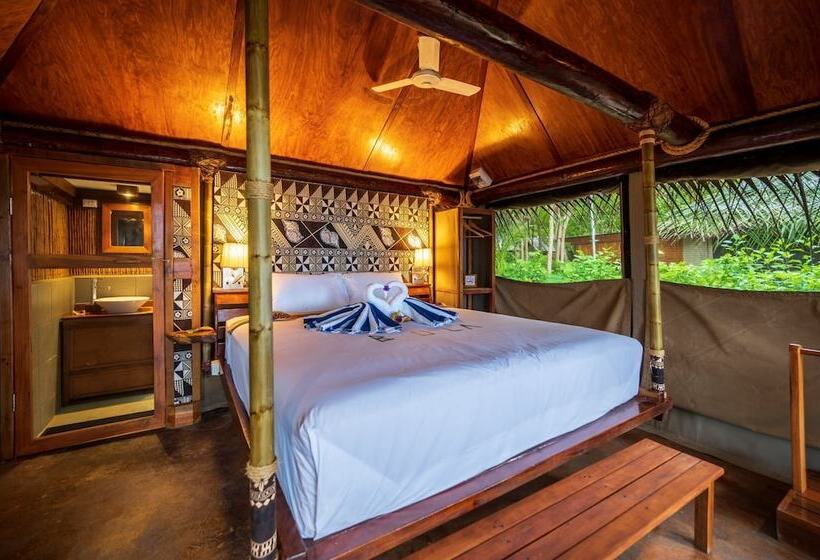 Barefoot Manta Island Resort